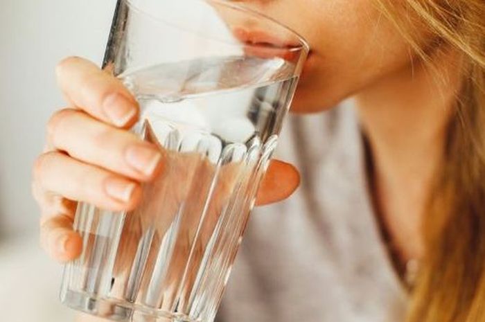 Cukup Minum Air Putih Dan Rasakan Mamfaatnya
