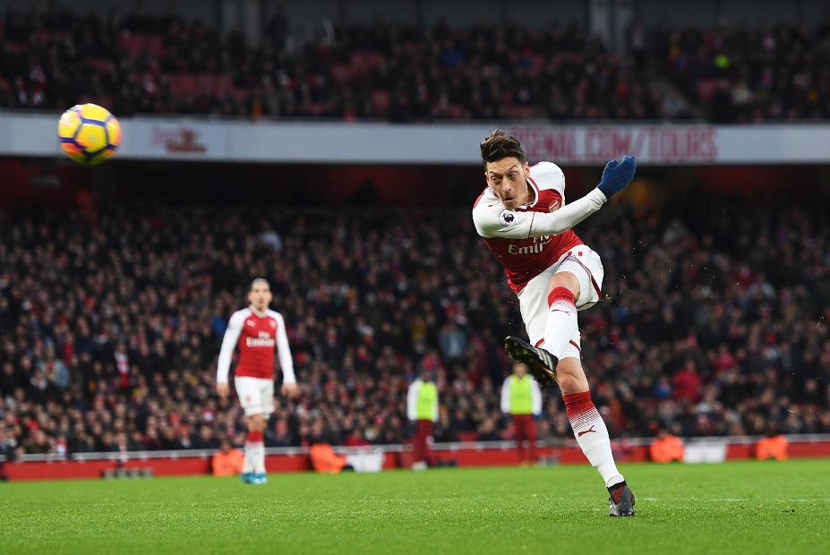 Unai Emery Membantah Akan Menyingkirkan Peran Mesut Ozil di Arsenal